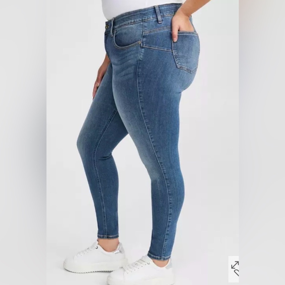 Torrid Bombshell Skinny Light Blue Jeans High Rise Premium Stretch Size 22 Short